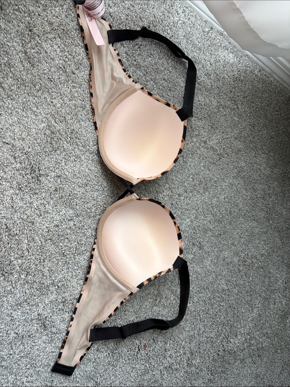 Victoria's Secret body by Victoria and very sexy bras - Picture 2 of 12
